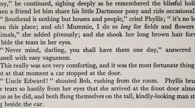 Le deuxième chapitre d’une histoire qui commence et finit par les mêmes mots.