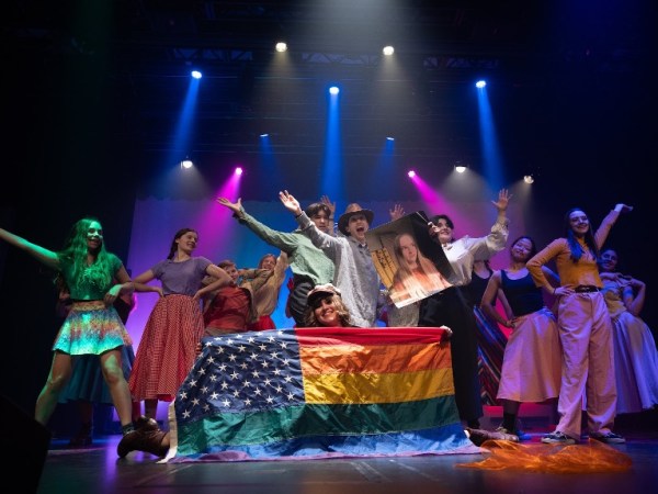 DANS LES COULISSES DE LA COMÉDIE MUSICALE